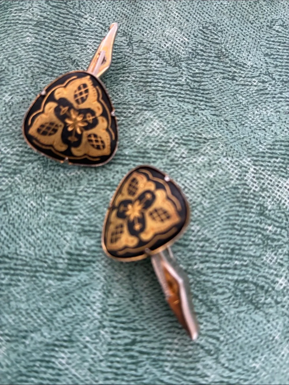 N/A elegant gold